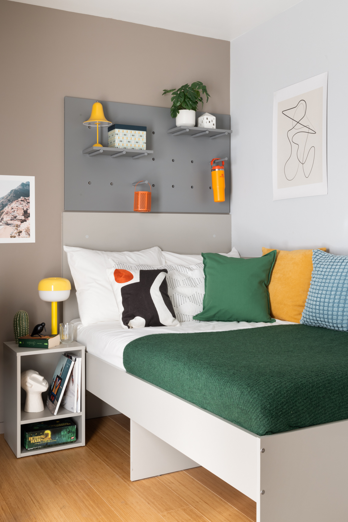 The Giant Apartment bed room with 140cm bed in Basestack Living student accommodation and apartments to rent in Copenhagen